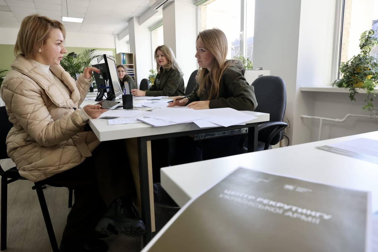 Новини Тернополя - фото з У Львові відкрили перший в Україні центр рекрутингу української армії
