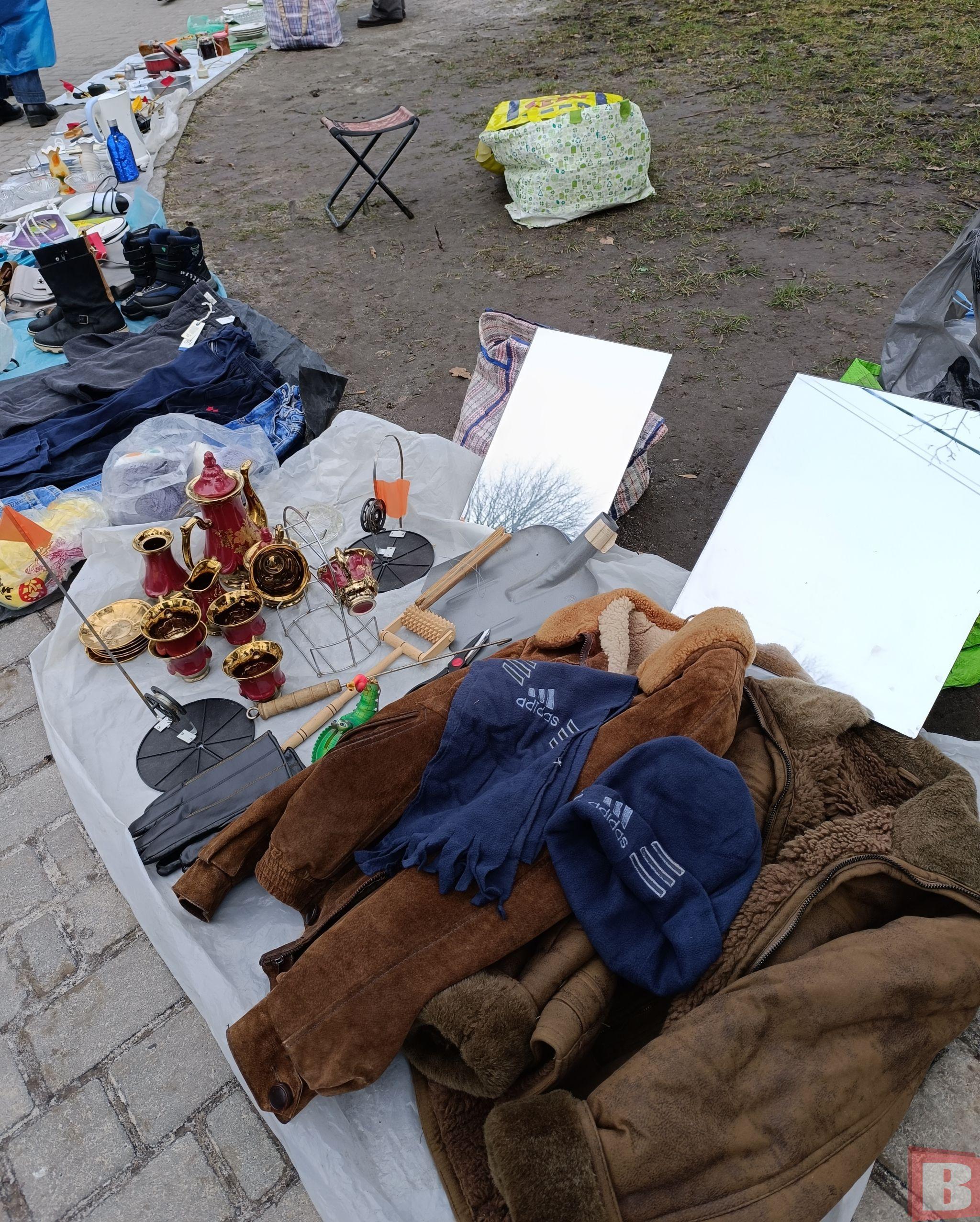 Новини Хмельницького - фото з «Блошиний» ринок у Хмельницькому: що продають і за скільки