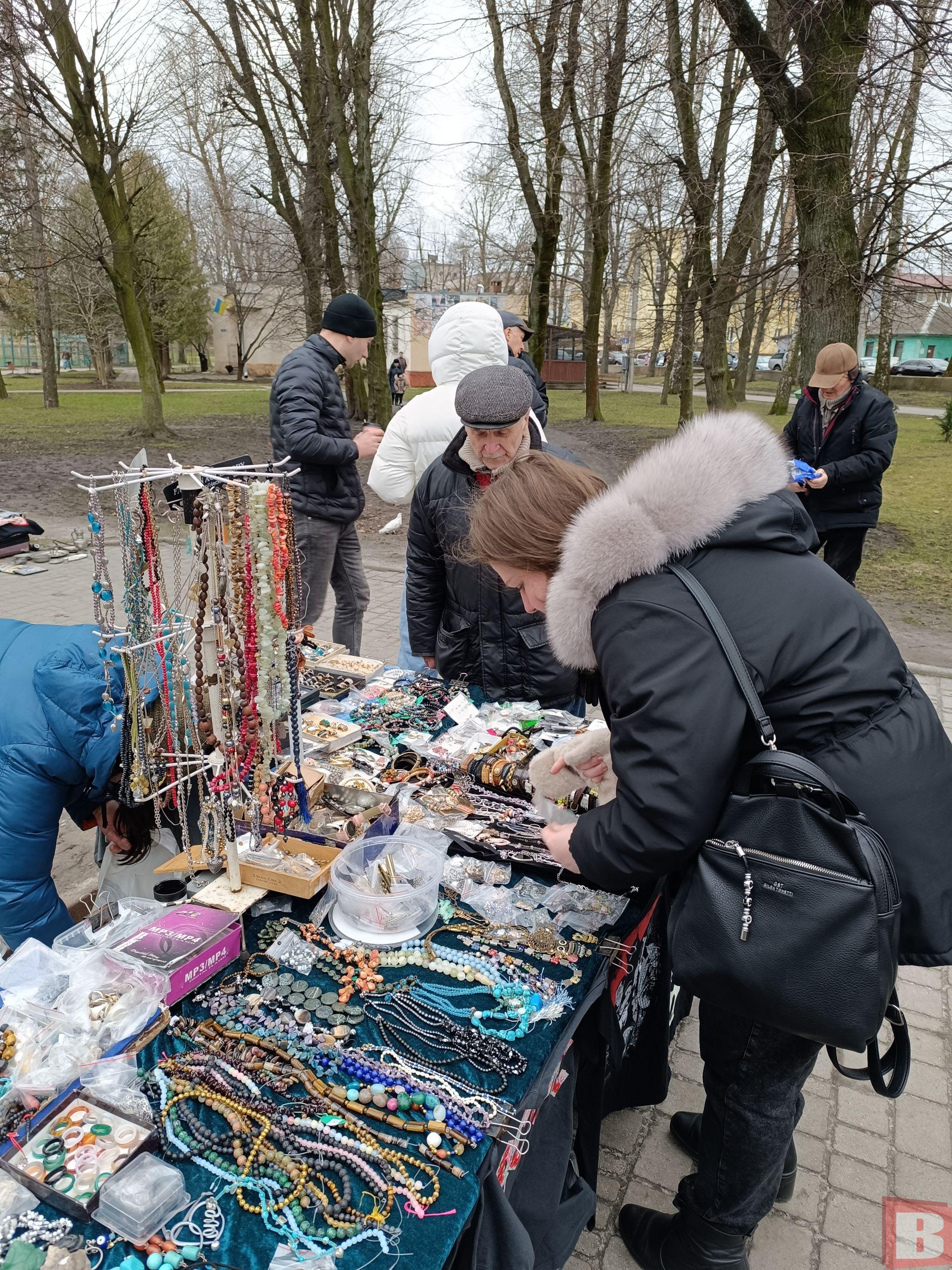 Новини Хмельницького - фото з «Блошиний» ринок у Хмельницькому: що продають і за скільки
