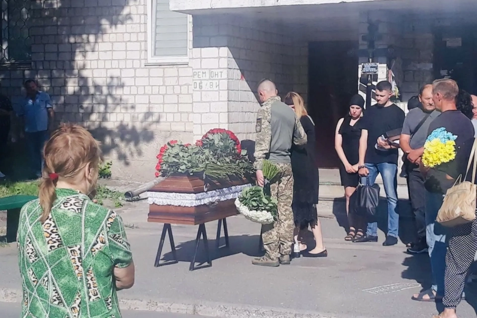 Новини Вінниці - фото з «Втома людей чи байдужість». Захисник ледве зібрав голоси на присвоєння звання Героя батьку