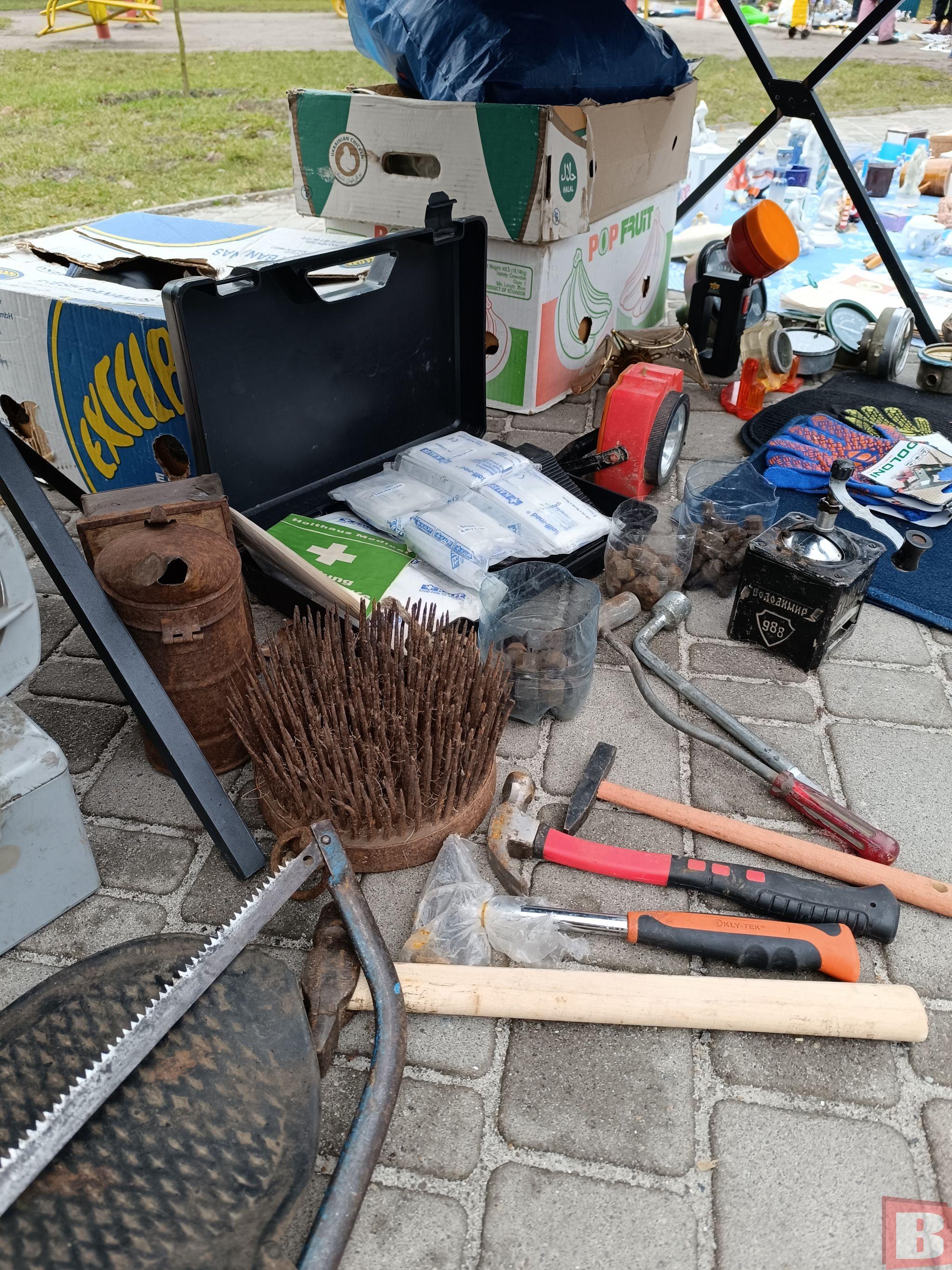 Новини Хмельницького - фото з «Блошиний» ринок у Хмельницькому: що продають і за скільки