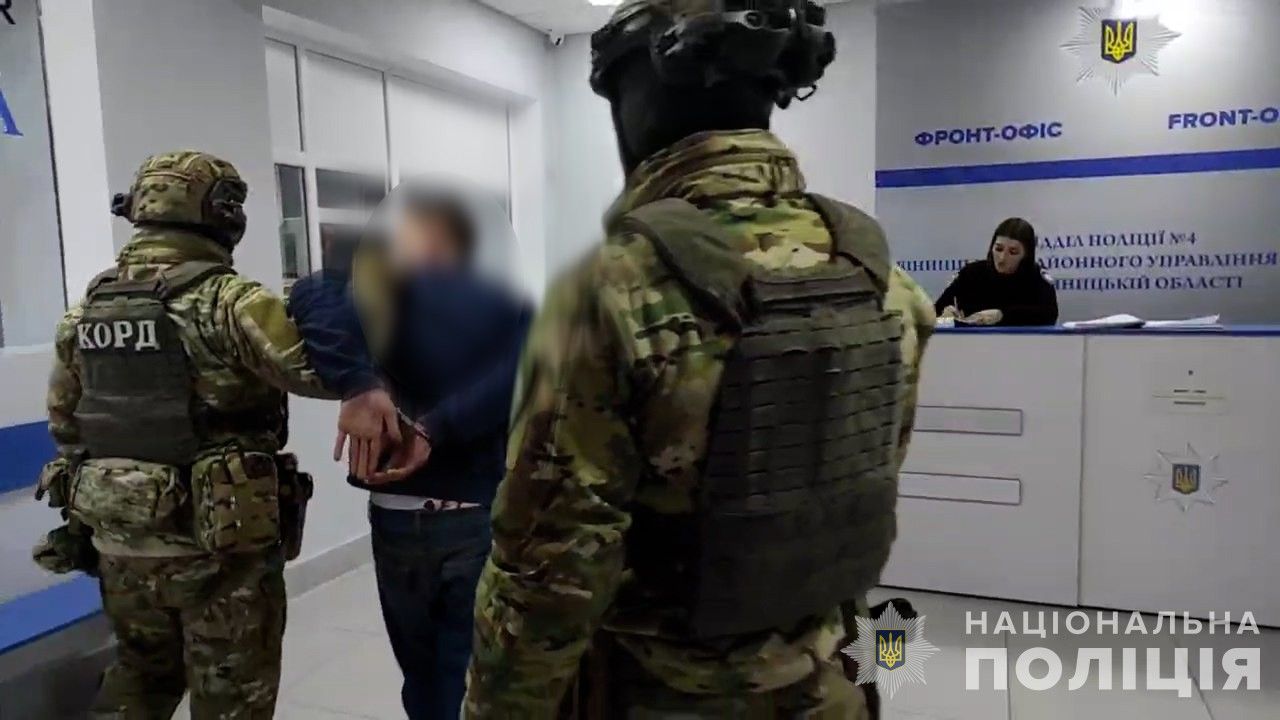 Новини Вінниці - фото з У Липовці чоловік тримав двох жінок у заручниках, а відео знущань транслював у соцмережах