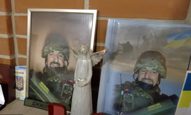 Новини Вінниці - фото з «Чекала його на танку, що звільнить окупований Крим». Написала книгу на спомин про чоловіка