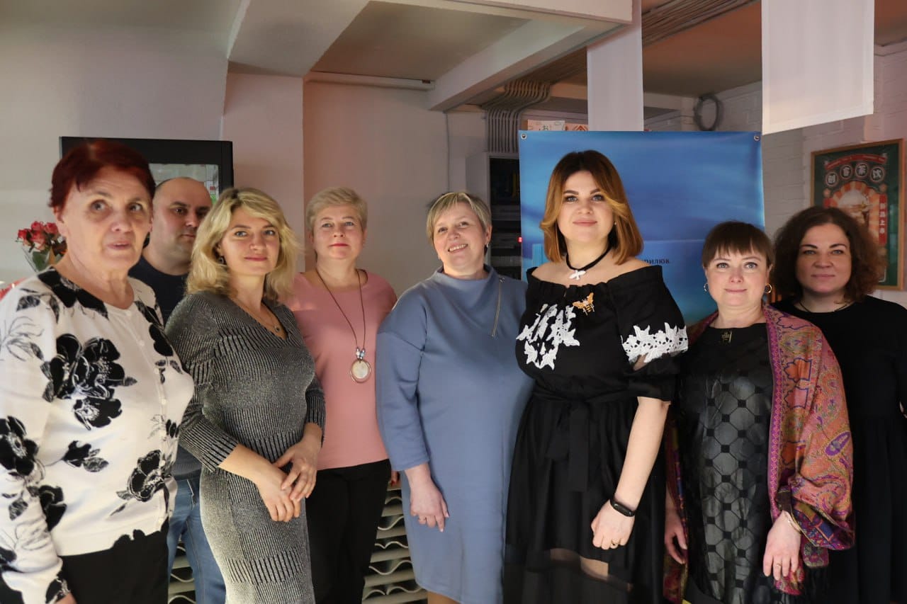 Новини Вінниці - фото з «Чекала його на танку, що звільнить окупований Крим». Написала книгу на спомин про чоловіка