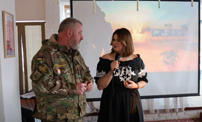 Новини Вінниці - фото з «Чекала його на танку, що звільнить окупований Крим». Написала книгу на спомин про чоловіка