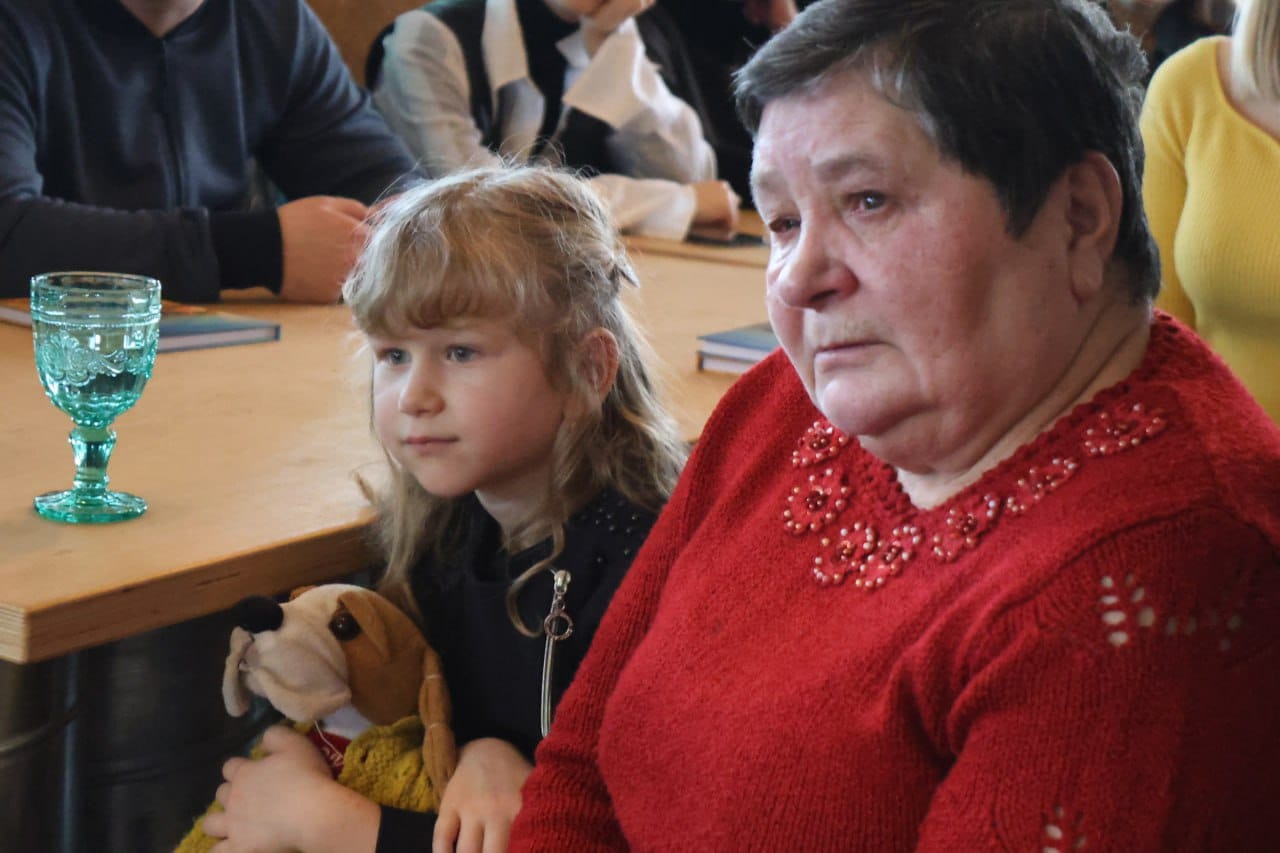 Новини Вінниці - фото з «Чекала його на танку, що звільнить окупований Крим». Написала книгу на спомин про чоловіка