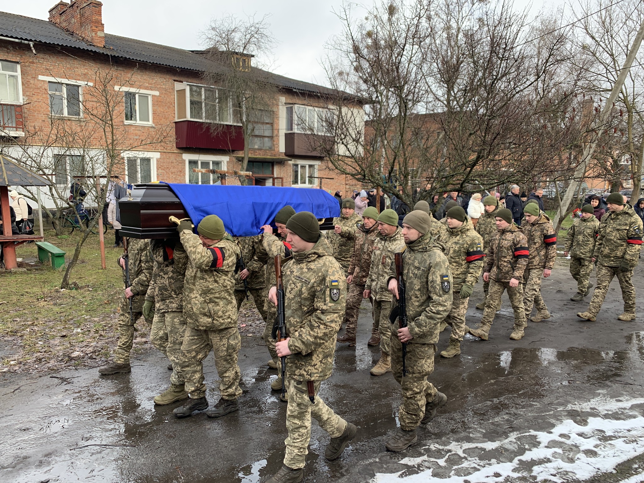 Новини Хмельницького - фото з Повернувся з-за кордону, щоб захищати Україну: у Славуті попрощались із Сахнюком Сергієм