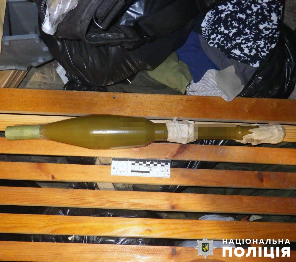 на звягельщині поліцейські вилучили зброю та боєприпаси у сімейного дебошира