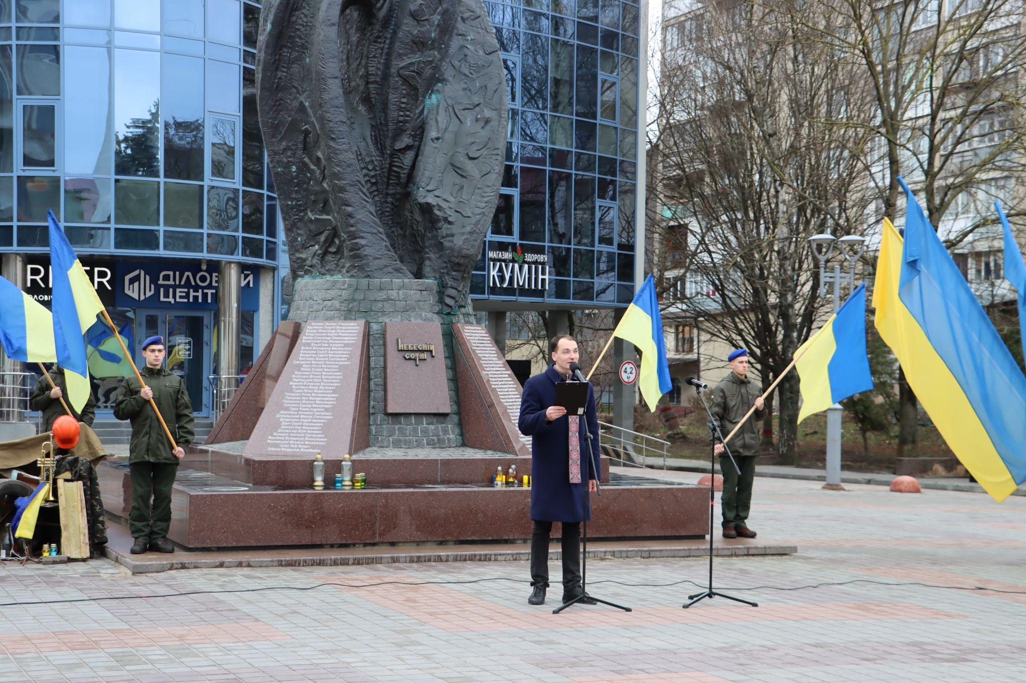 Новини Тернополя - фото з У Тернополі вшанували пам'ять Героїв Небесної сотні (РЕПОРТАЖ)