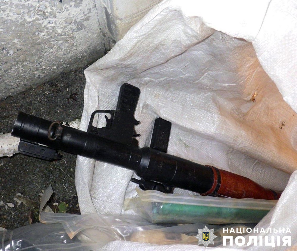 на звягельщині поліцейські вилучили зброю та боєприпаси у сімейного дебошира