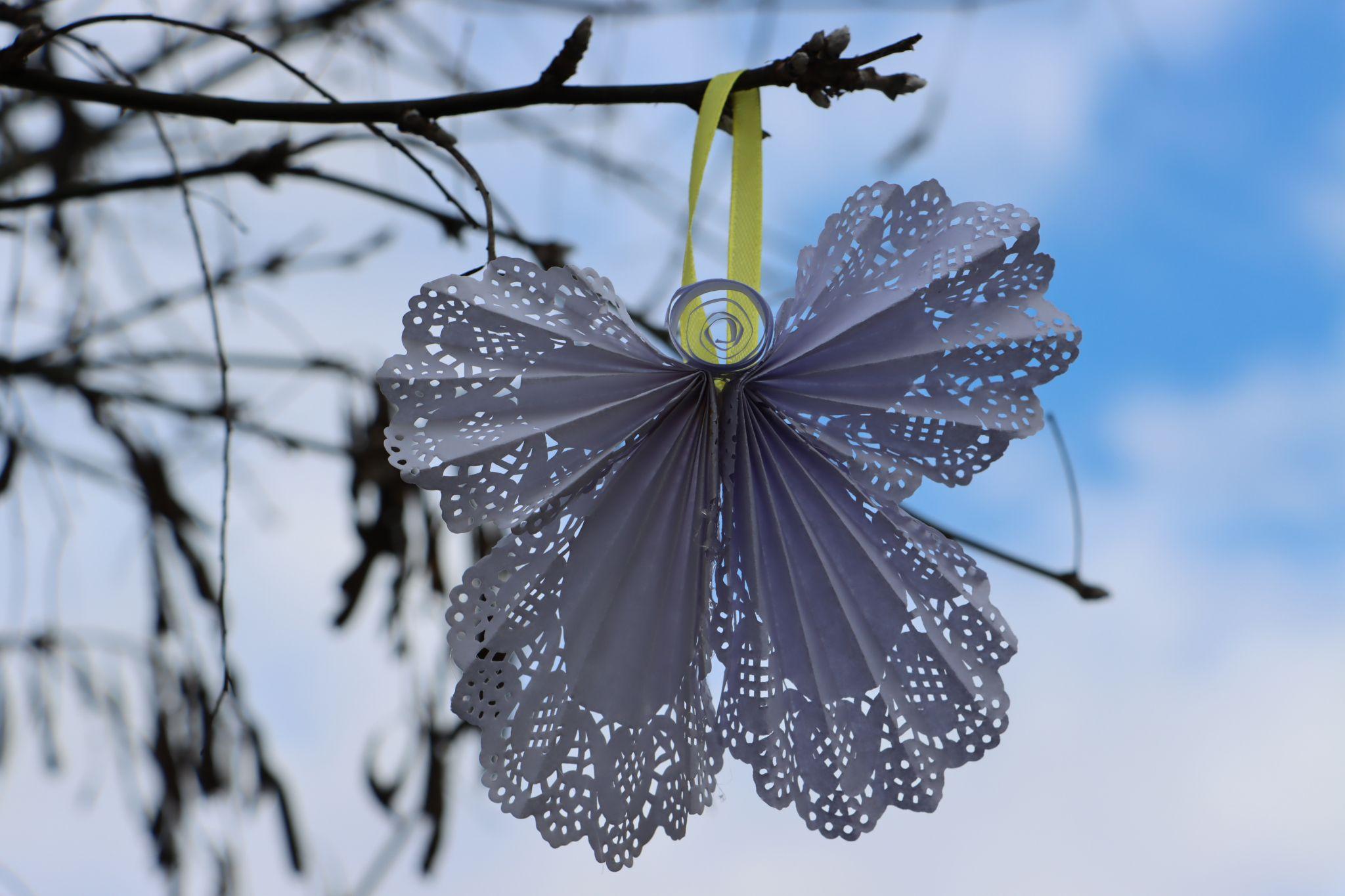 Новини Тернополя - фото з Сквер Волонтерів прикрасили сотнями паперових ангелів (ФОТО)