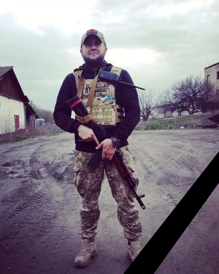 Новини Тернополя - фото з «На щиті» повертається додому військовослужбовець з Кременеччини Олексій Гайченя На зображенні може бути: 1 особа