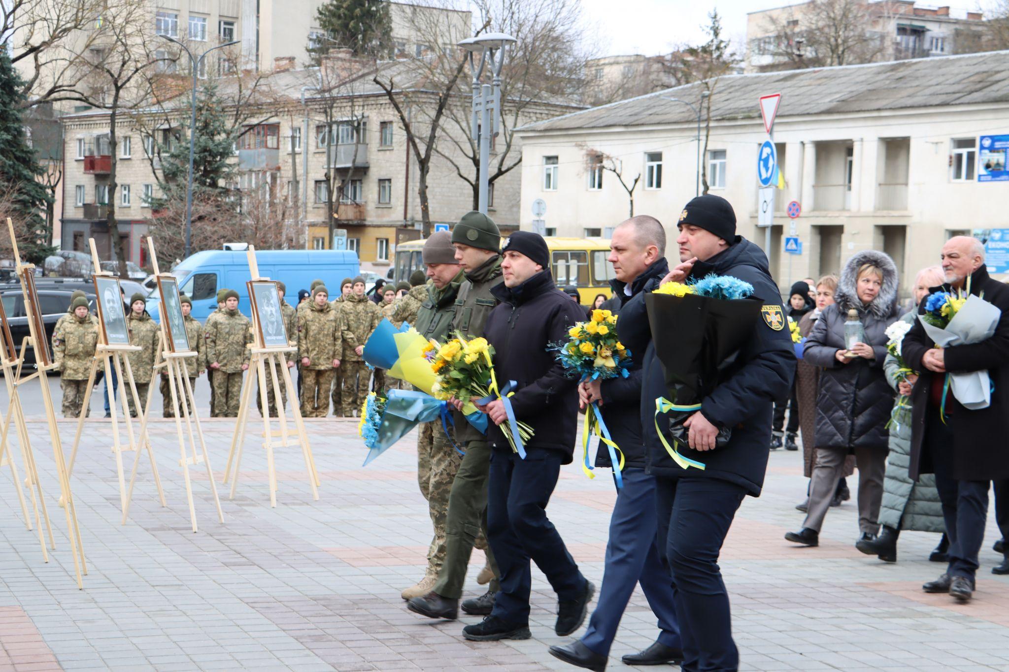 Новини Тернополя - фото з У Тернополі вшанували пам'ять Героїв Небесної сотні (РЕПОРТАЖ)