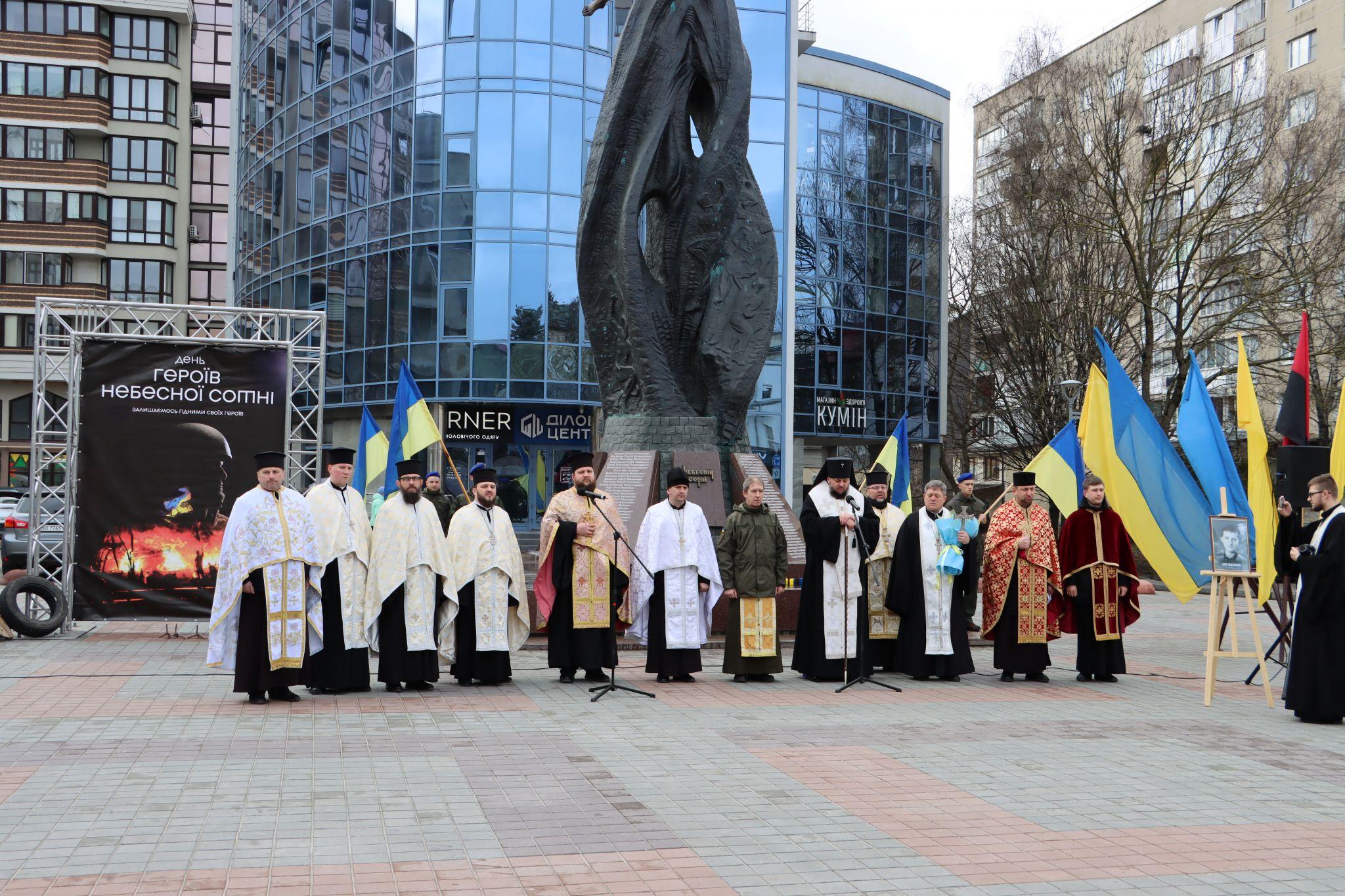 Новини Тернополя - фото з У Тернополі вшанували пам'ять Героїв Небесної сотні (РЕПОРТАЖ)