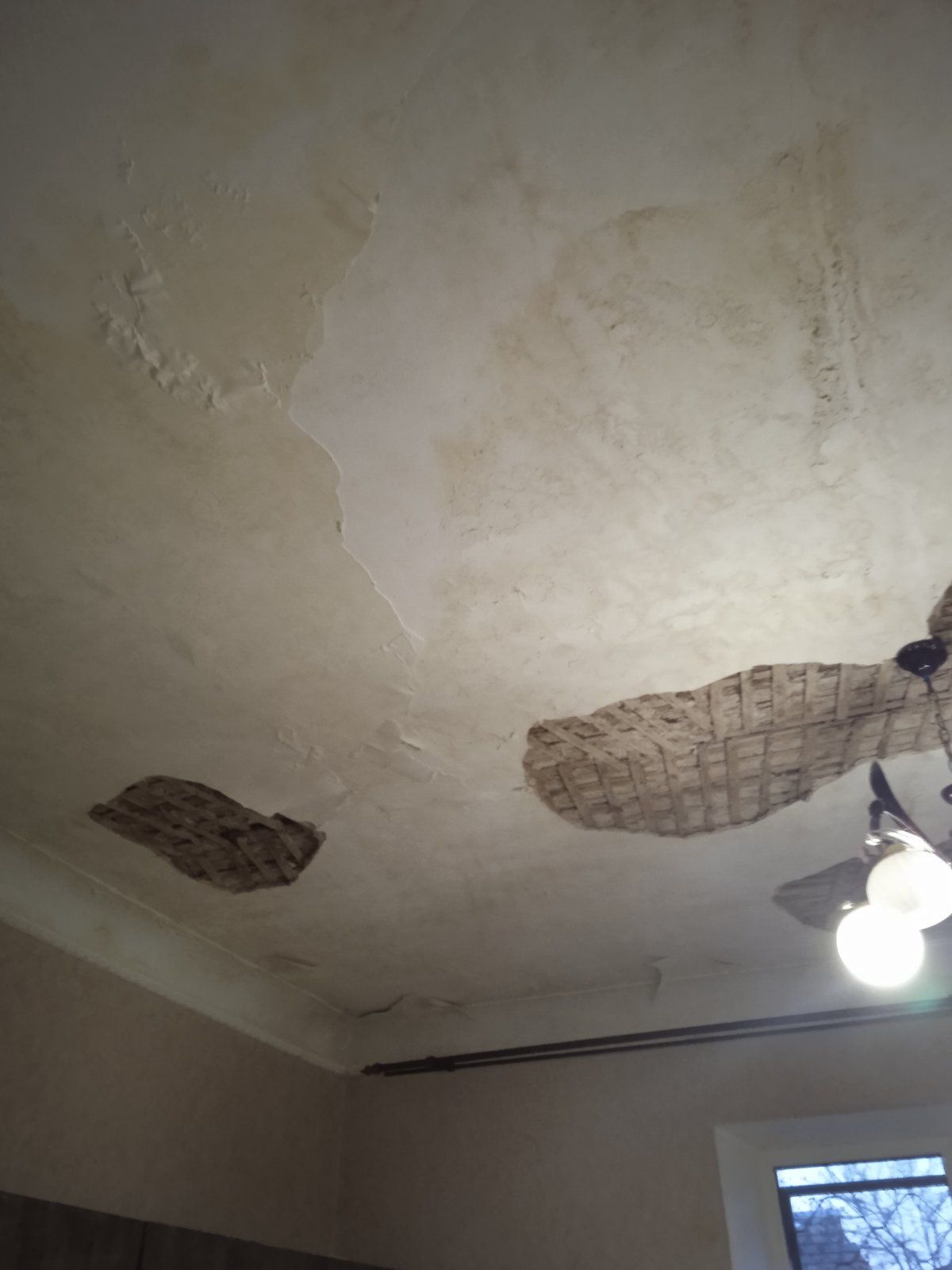 Новини Вінниці - фото з «Ледь не вбило дітей». У будинку порвало теплоакумулятор, впала стеля і два поверхи затопило кип'ятком