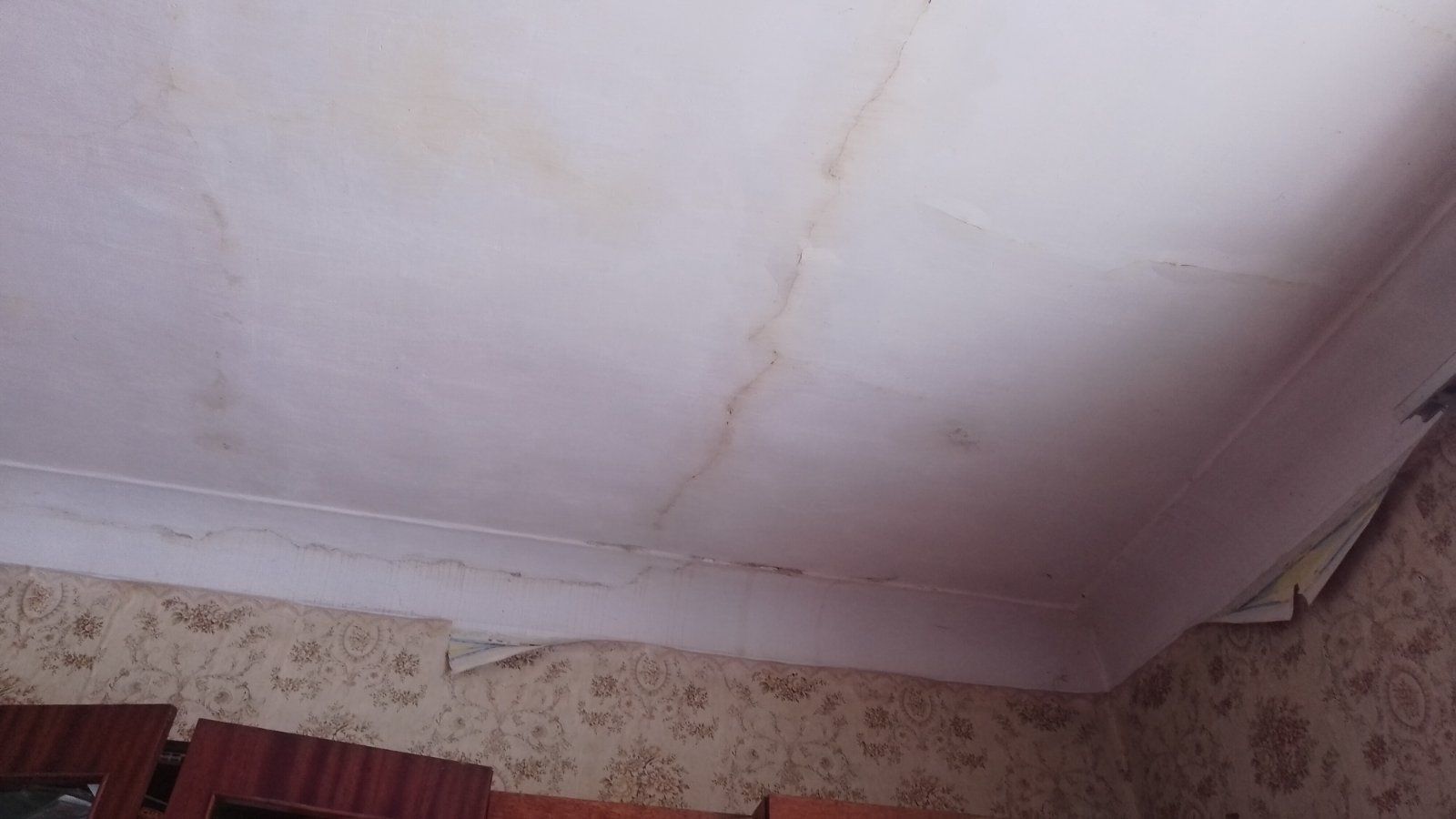 Новини Вінниці - фото з «Ледь не вбило дітей». У будинку порвало теплоакумулятор, впала стеля і два поверхи затопило кип'ятком