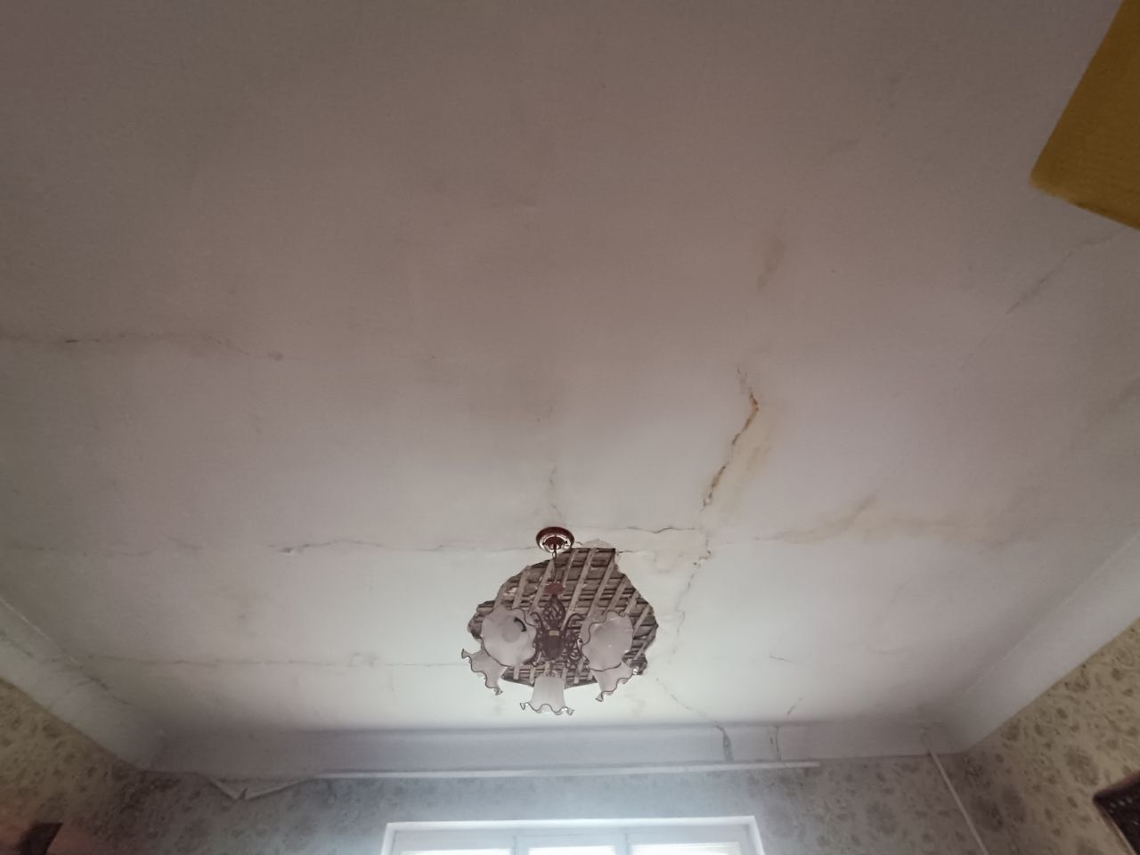 Новини Вінниці - фото з «Ледь не вбило дітей». У будинку порвало теплоакумулятор, впала стеля і два поверхи затопило кип'ятком