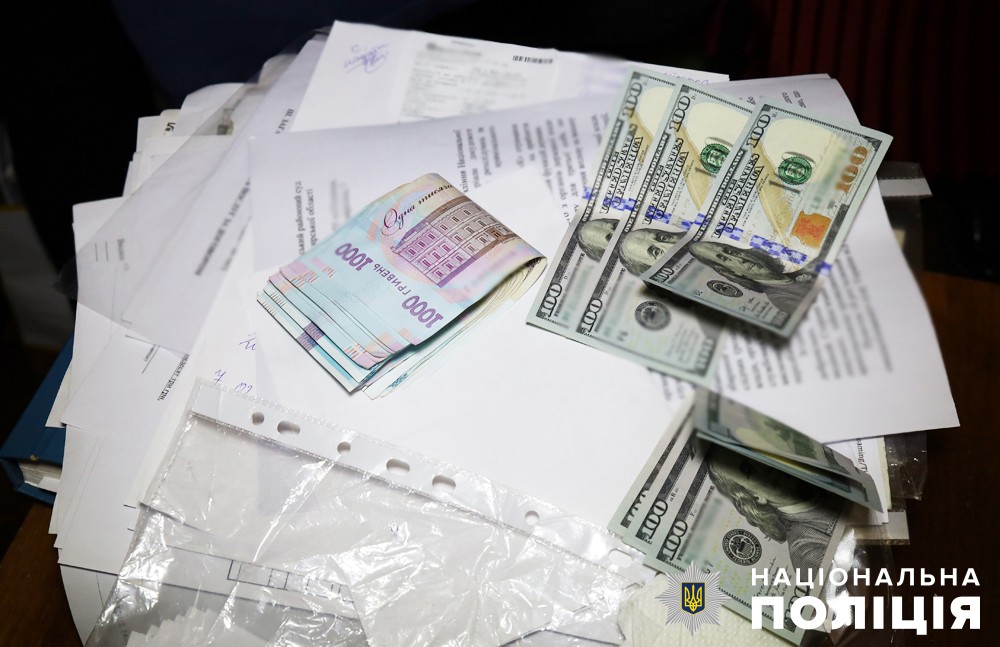 на житомирщині поліція затримала працівника суду під час одержання хабаря