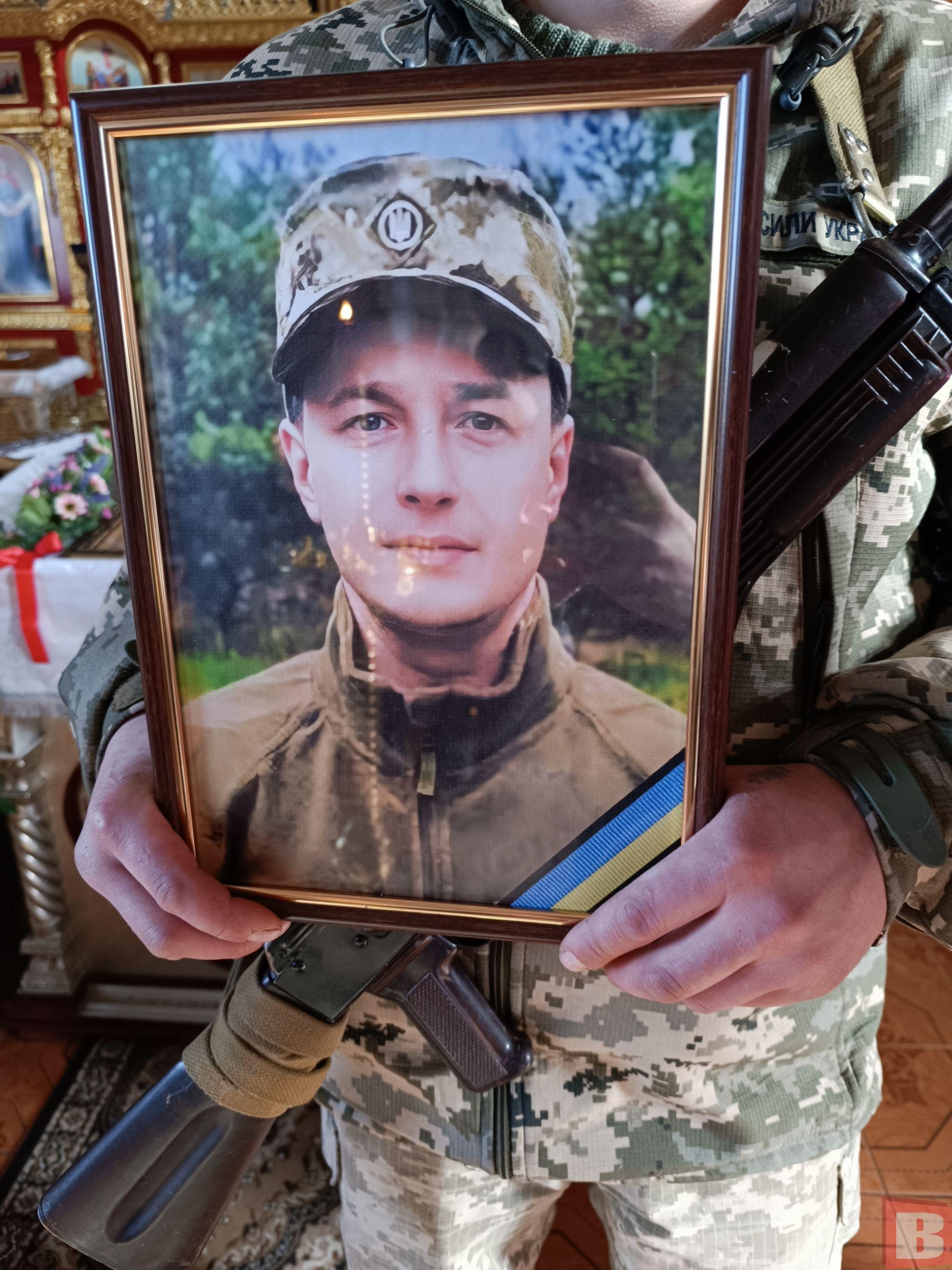 Новини Хмельницького - фото з «Я йду і напевно вже не повернусь». Хмельничани попрощались з воїном Дмитром Петрашем