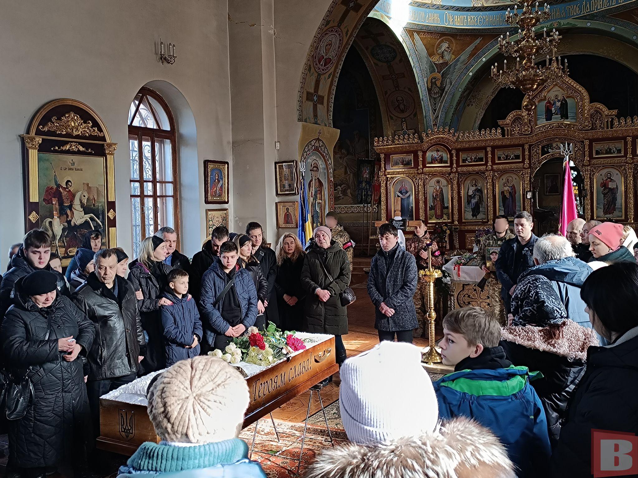 Новини Хмельницького - фото з «Я йду і напевно вже не повернусь». Хмельничани попрощались з воїном Дмитром Петрашем