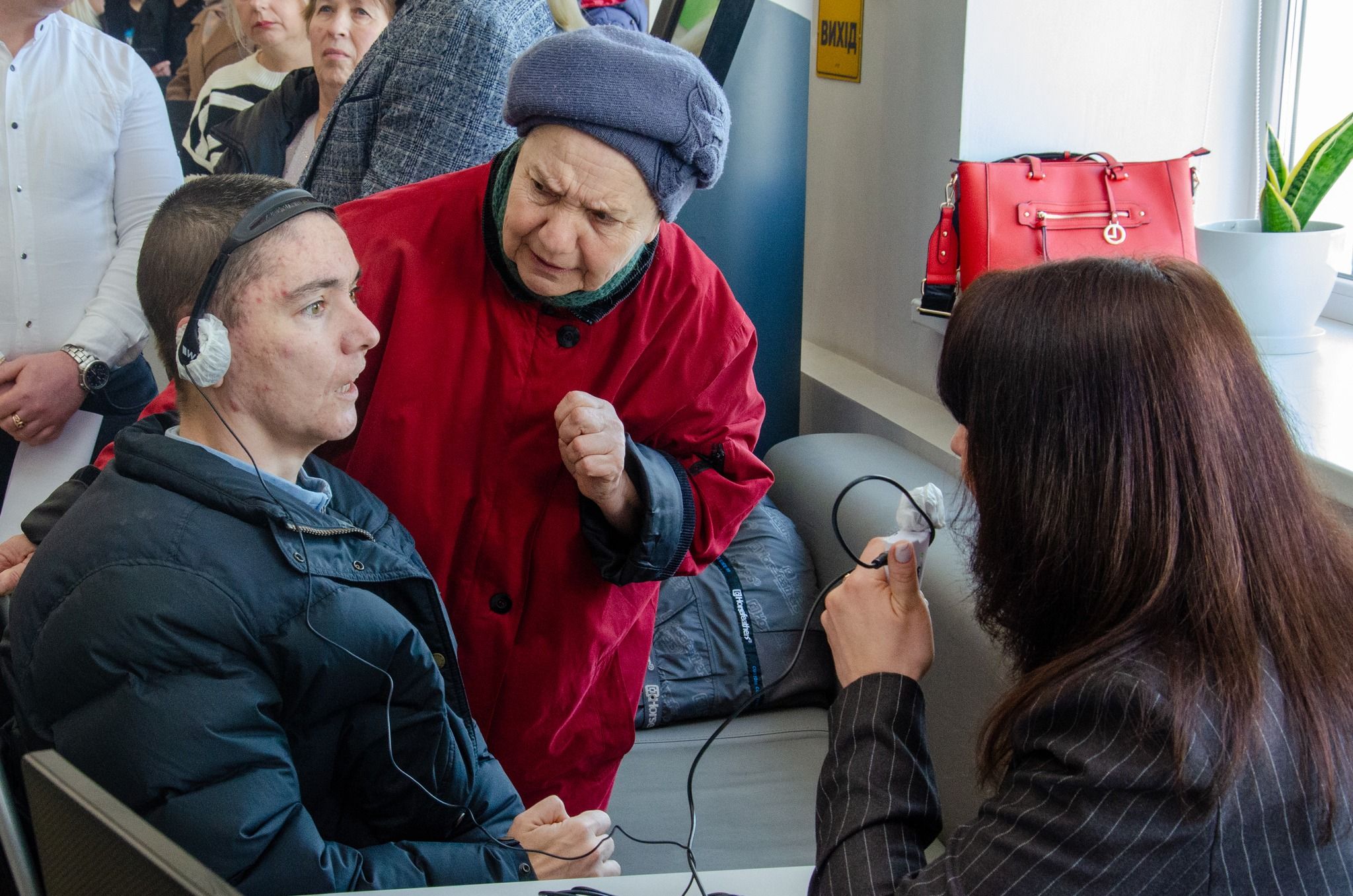 Новини Тернополя - фото з У Чорткові послуги ЦНАП можуть отримувати люди з порушеннями зору і слуху