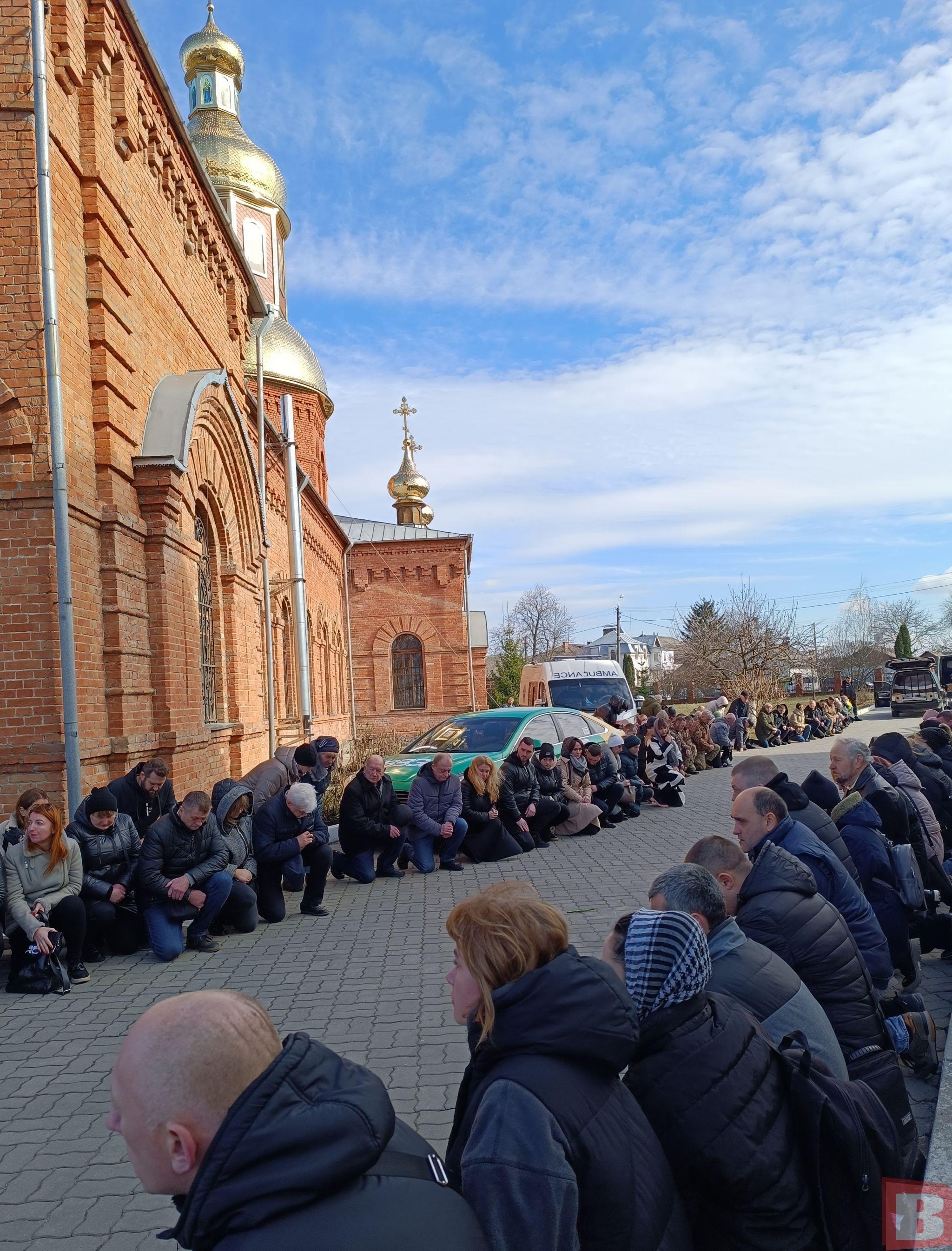 Новини Хмельницького - фото з «Я йду і напевно вже не повернусь». Хмельничани попрощались з воїном Дмитром Петрашем