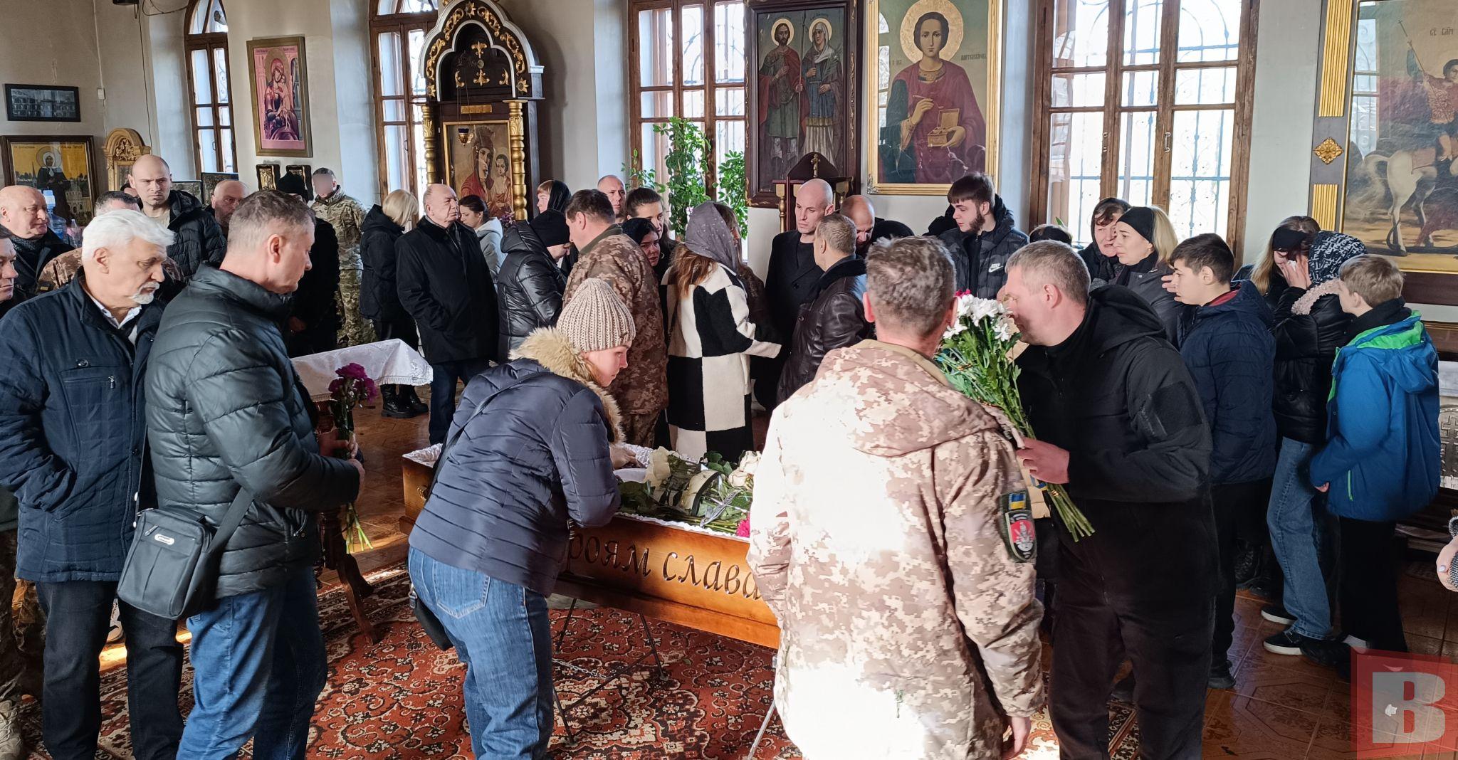 Новини Хмельницького - фото з «Я йду і напевно вже не повернусь». Хмельничани попрощались з воїном Дмитром Петрашем