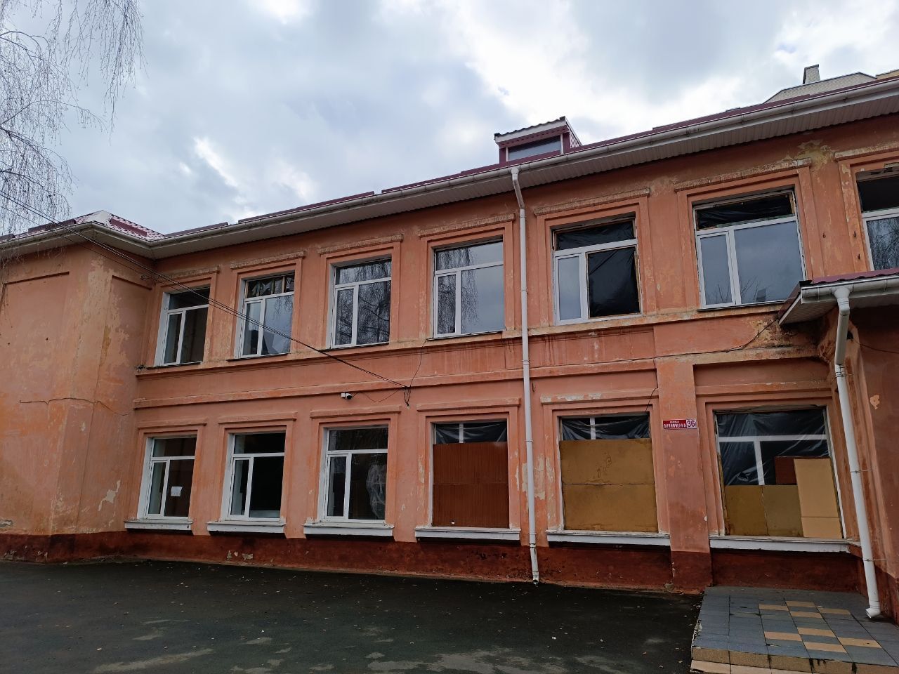 Новини Вінниці - фото з «РАЦС вже навіть відремонтували, а школу ні». Чому понад рік не відновлюють ліцей №8?