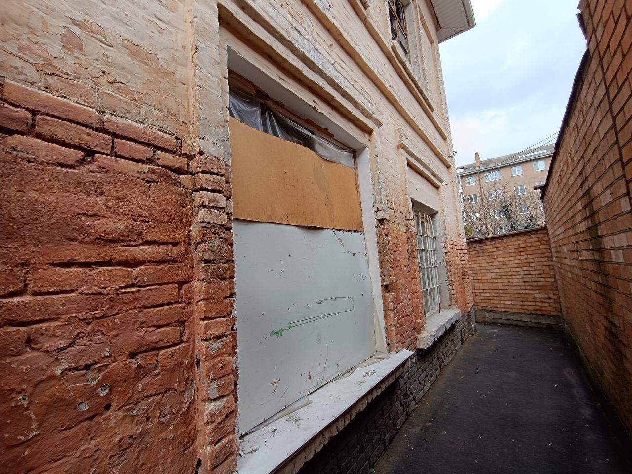 Новини Вінниці - фото з «РАЦС вже навіть відремонтували, а школу ні». Чому понад рік не відновлюють ліцей №8?