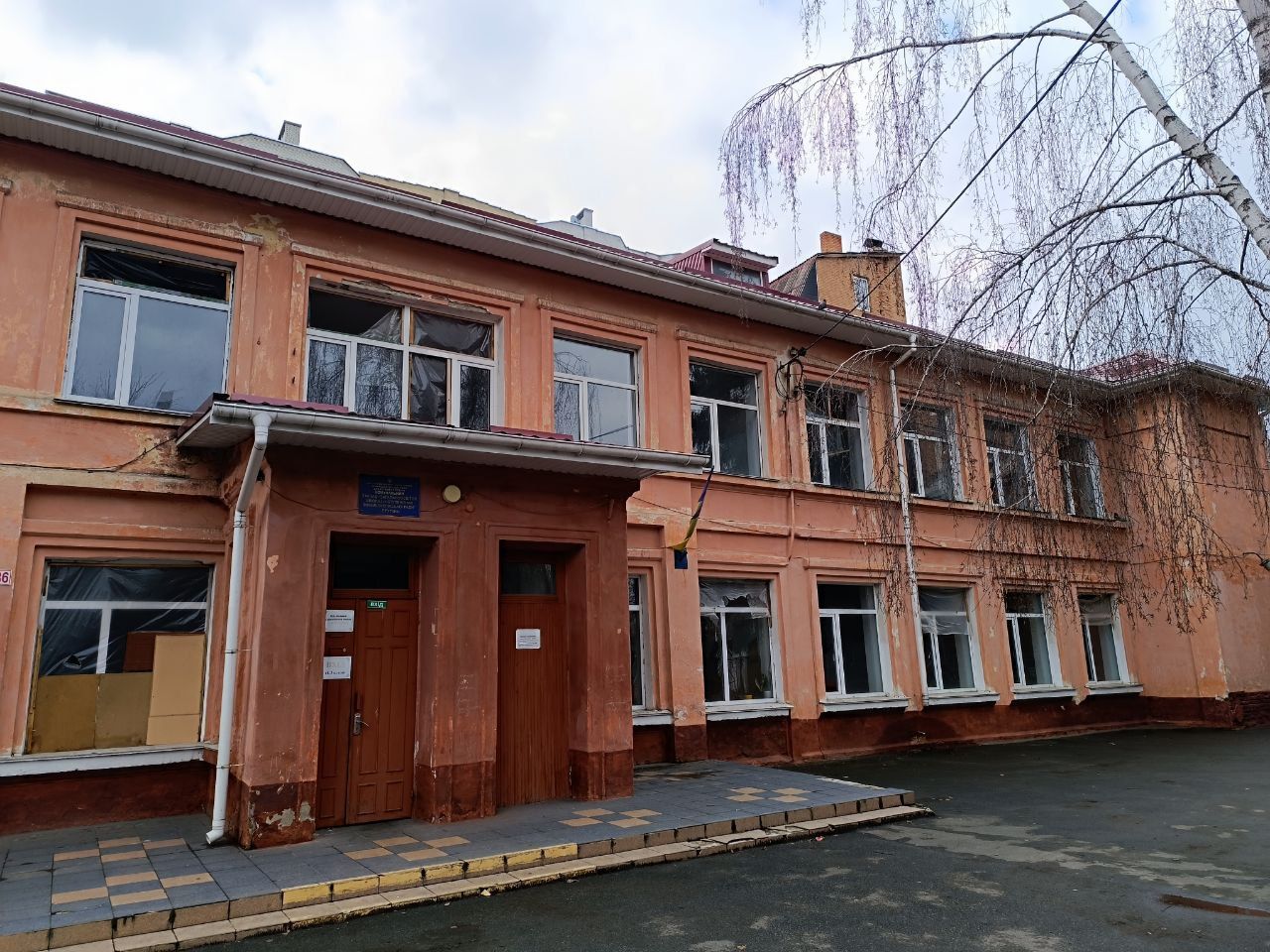 Новини Вінниці - фото з «РАЦС вже навіть відремонтували, а школу ні». Чому понад рік не відновлюють ліцей №8?