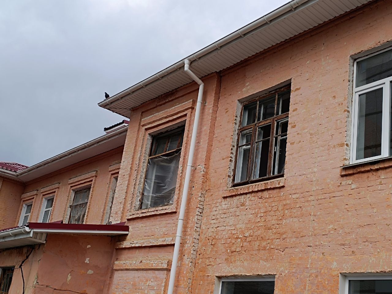 Новини Вінниці - фото з «РАЦС вже навіть відремонтували, а школу ні». Чому понад рік не відновлюють ліцей №8?