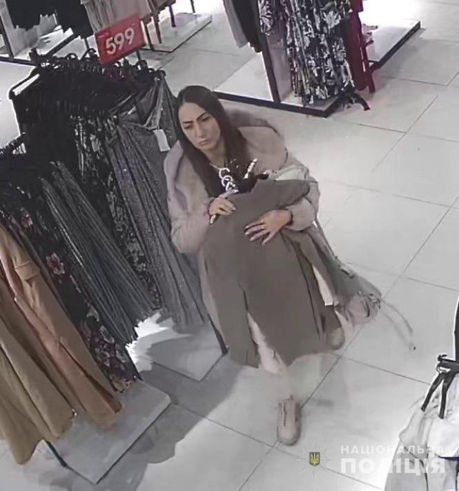 Новини Вінниці - фото з Шукають двох жінок, які можуть бути причетними до крадіжок з магазинів