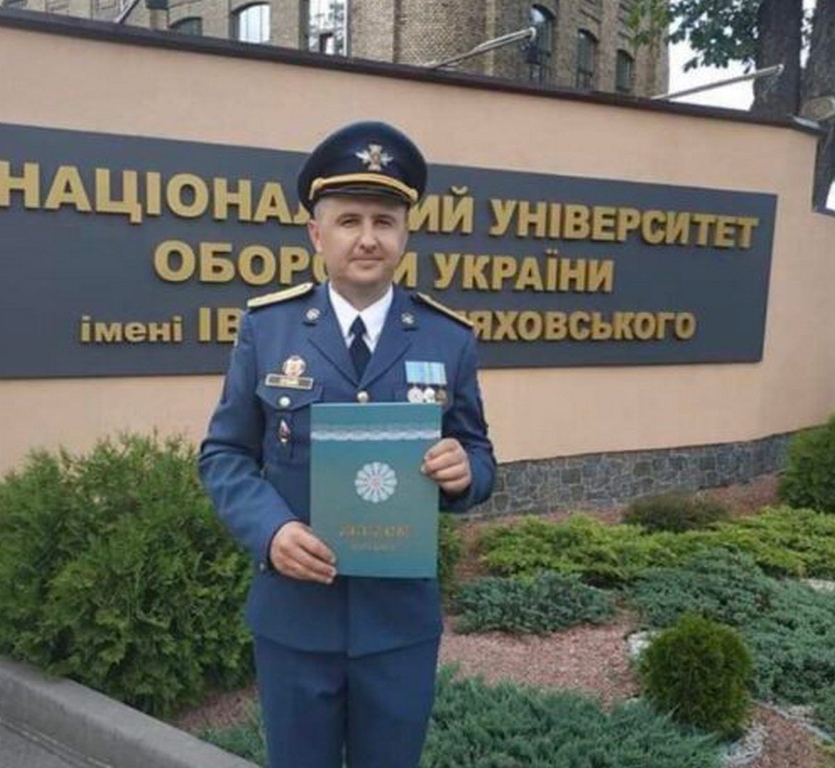 На Хмельниччині прощались із загиблим підполковником Віктором Кузьміним :  13:03:2022 - vsim.ua