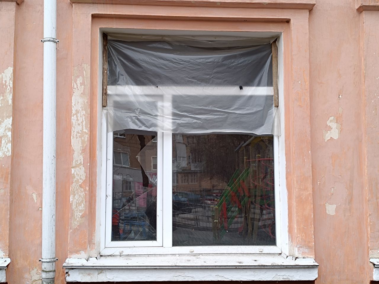 Новини Вінниці - фото з «РАЦС вже навіть відремонтували, а школу ні». Чому понад рік не відновлюють ліцей №8?