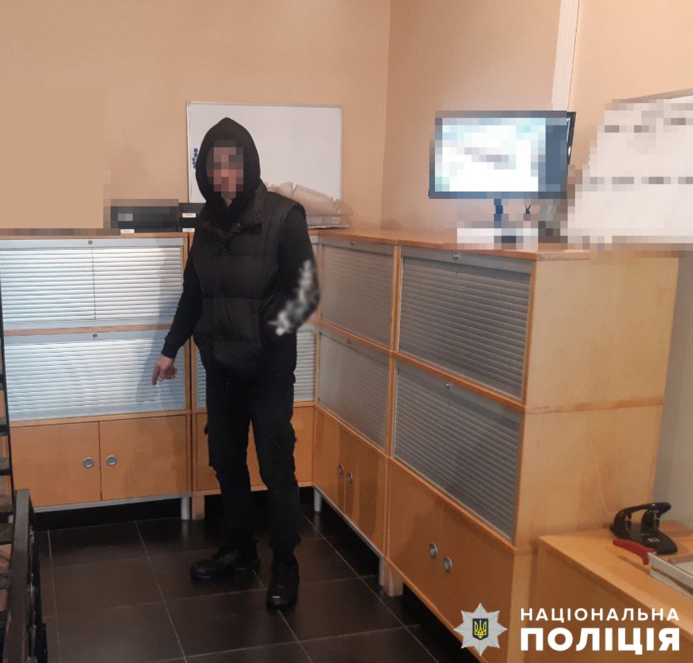 обікрав колишніх роботодавців, щоб сплатити борги: житомирські слідчі завершили розслідування