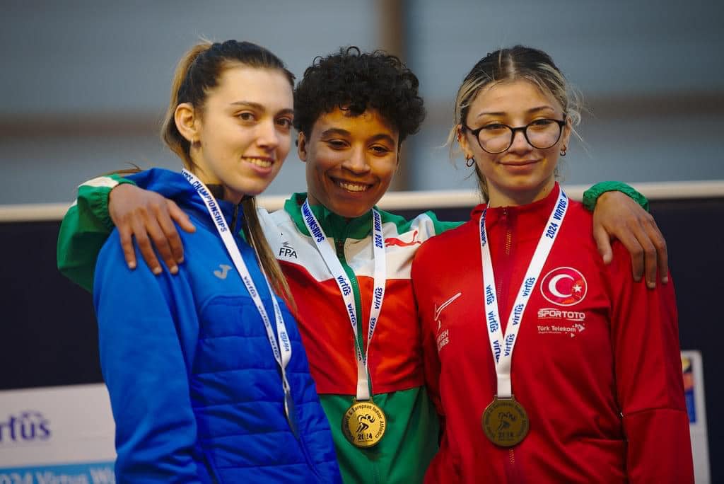 Новини Тернополя - фото з Тернополянка виборола дві золоті медалі та стала чемпіонкою світу на змаганнях у Франції На зображенні може бути: 2 людини та текст