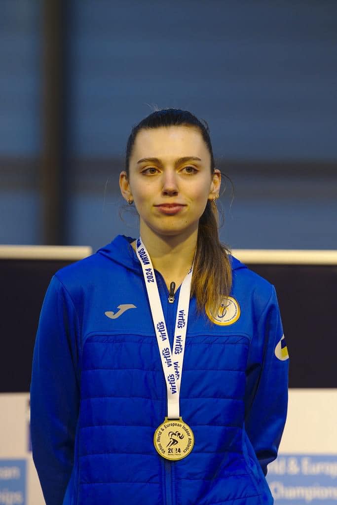 Новини Тернополя - фото з Тернополянка виборола дві золоті медалі та стала чемпіонкою світу на змаганнях у Франції На зображенні може бути: 1 особа та текст