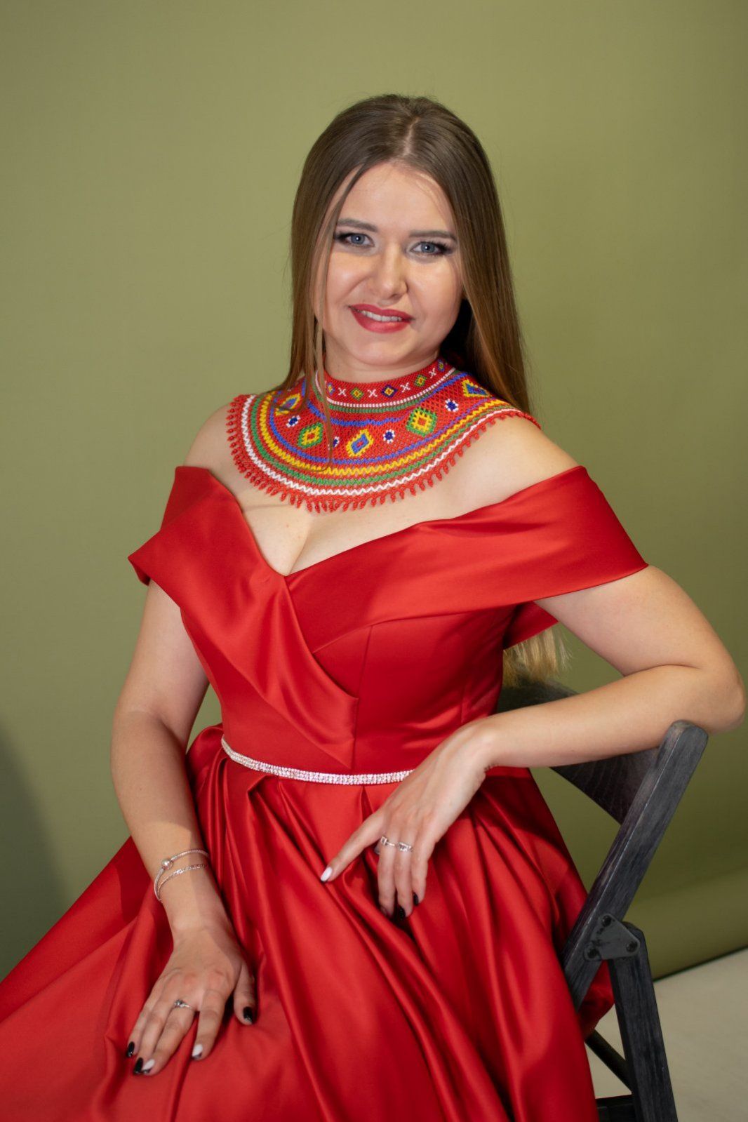 Новини Тернополя - фото з У сукнях і прикрасах ручної роботи: тернопільські волонтерки взяли участь у фотопроєкті