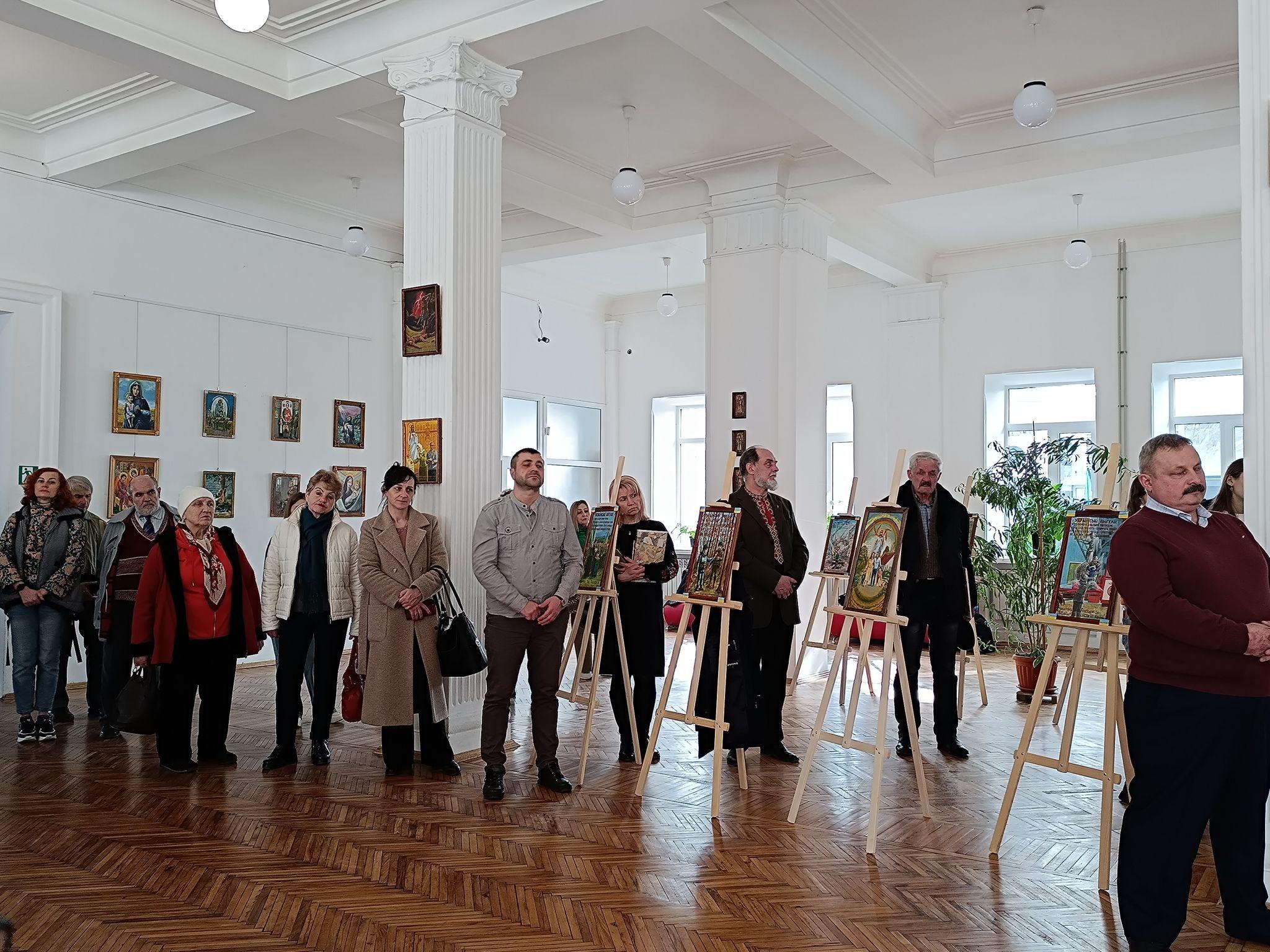 Новини Тернополя - фото з «Українські ангели»: у Тернополі військовий капелан з Луцька показав унікальні ікони