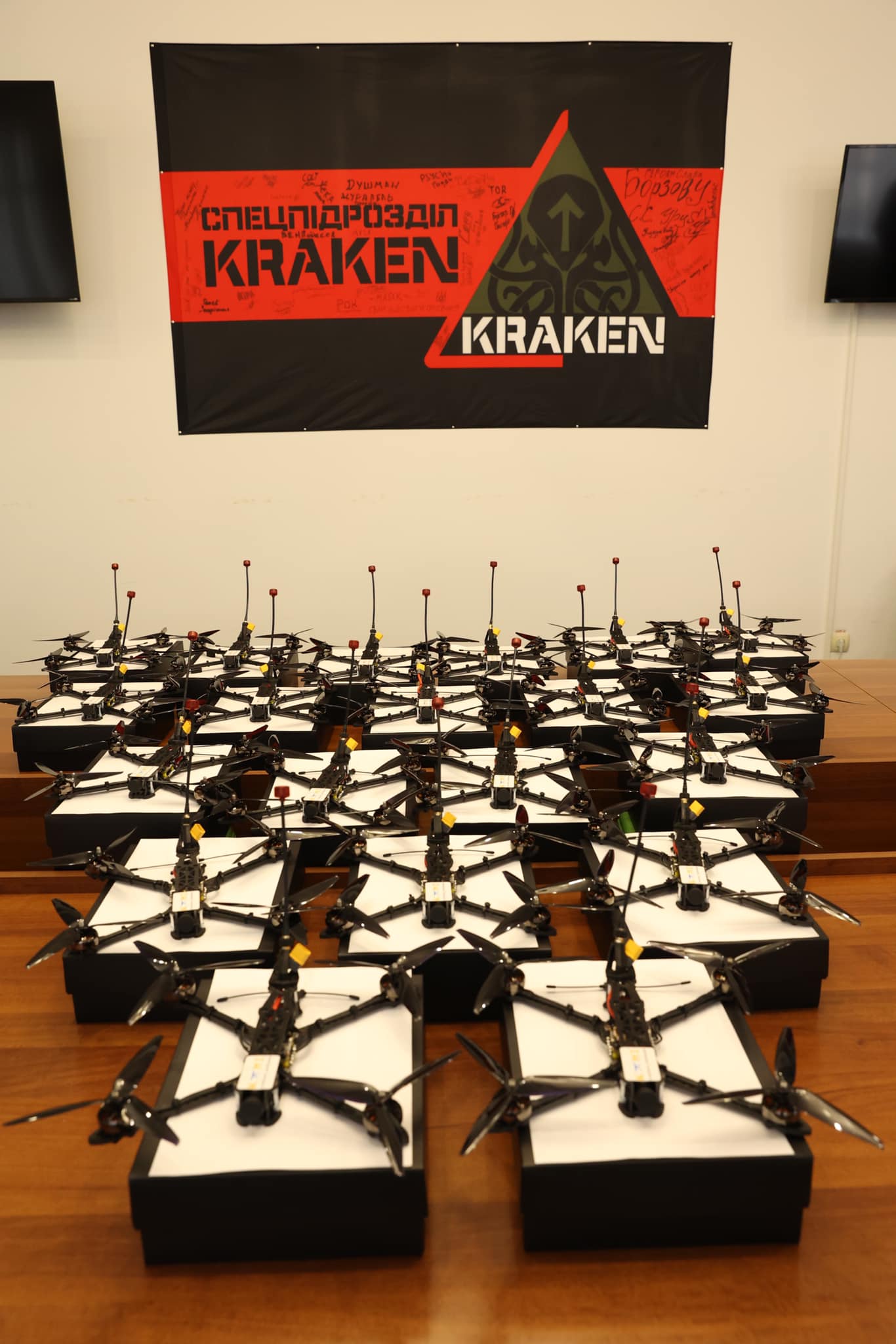 Новини Вінниці - фото з Вінниця передала бійцям спецпідрозділу «KRAKEN» 20 FPV-дронів