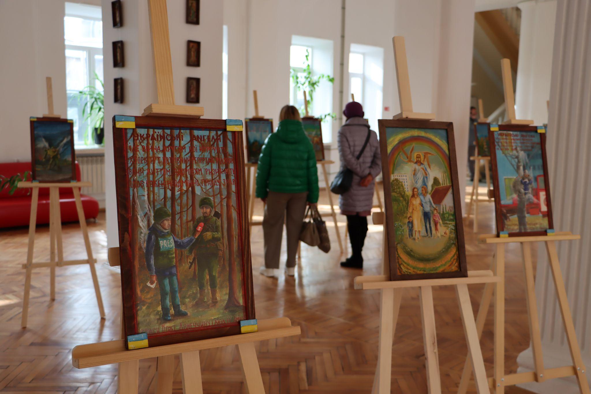 Новини Тернополя - фото з «Українські ангели»: у Тернополі військовий капелан з Луцька показав унікальні ікони