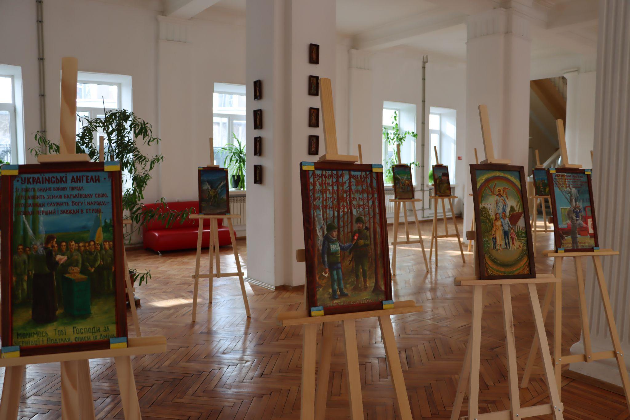 Новини Тернополя - фото з «Українські ангели»: у Тернополі військовий капелан з Луцька показав унікальні ікони