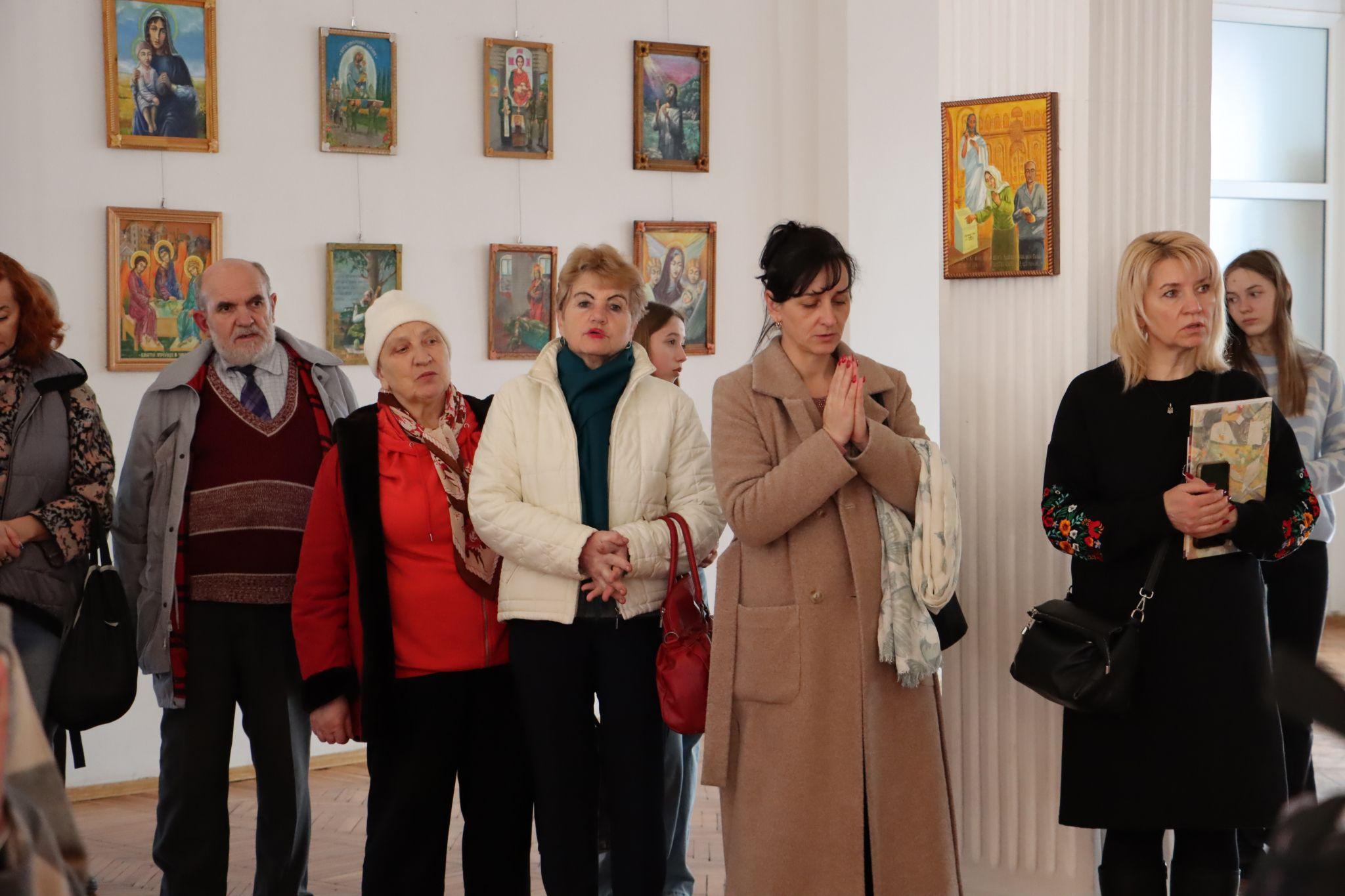 Новини Тернополя - фото з «Українські ангели»: у Тернополі військовий капелан з Луцька показав унікальні ікони