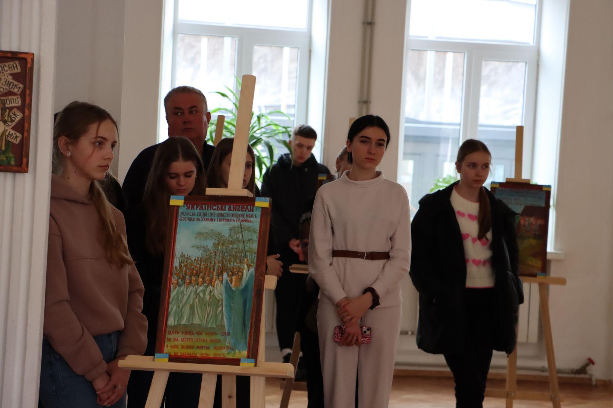 Новини Тернополя - фото з «Українські ангели»: у Тернополі військовий капелан з Луцька показав унікальні ікони