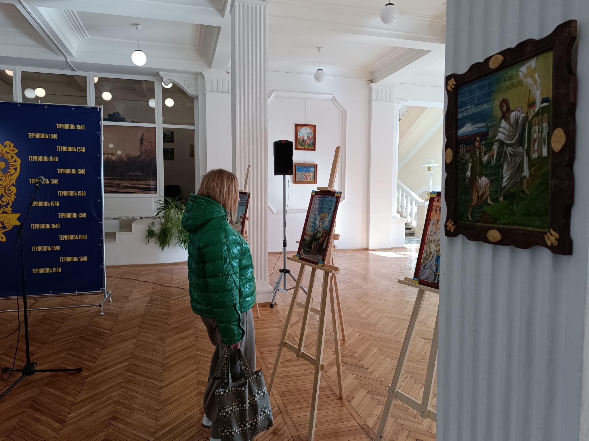 Новини Тернополя - фото з «Українські ангели»: у Тернополі військовий капелан з Луцька показав унікальні ікони