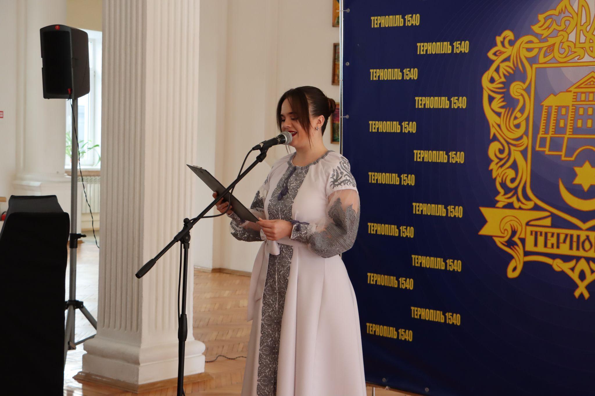 Новини Тернополя - фото з «Українські ангели»: у Тернополі військовий капелан з Луцька показав унікальні ікони