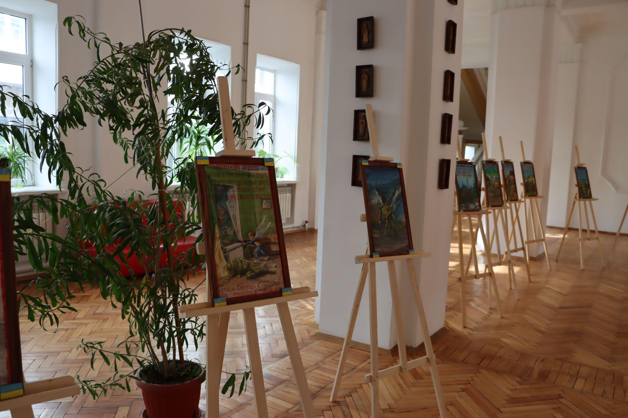 Новини Тернополя - фото з «Українські ангели»: у Тернополі військовий капелан з Луцька показав унікальні ікони