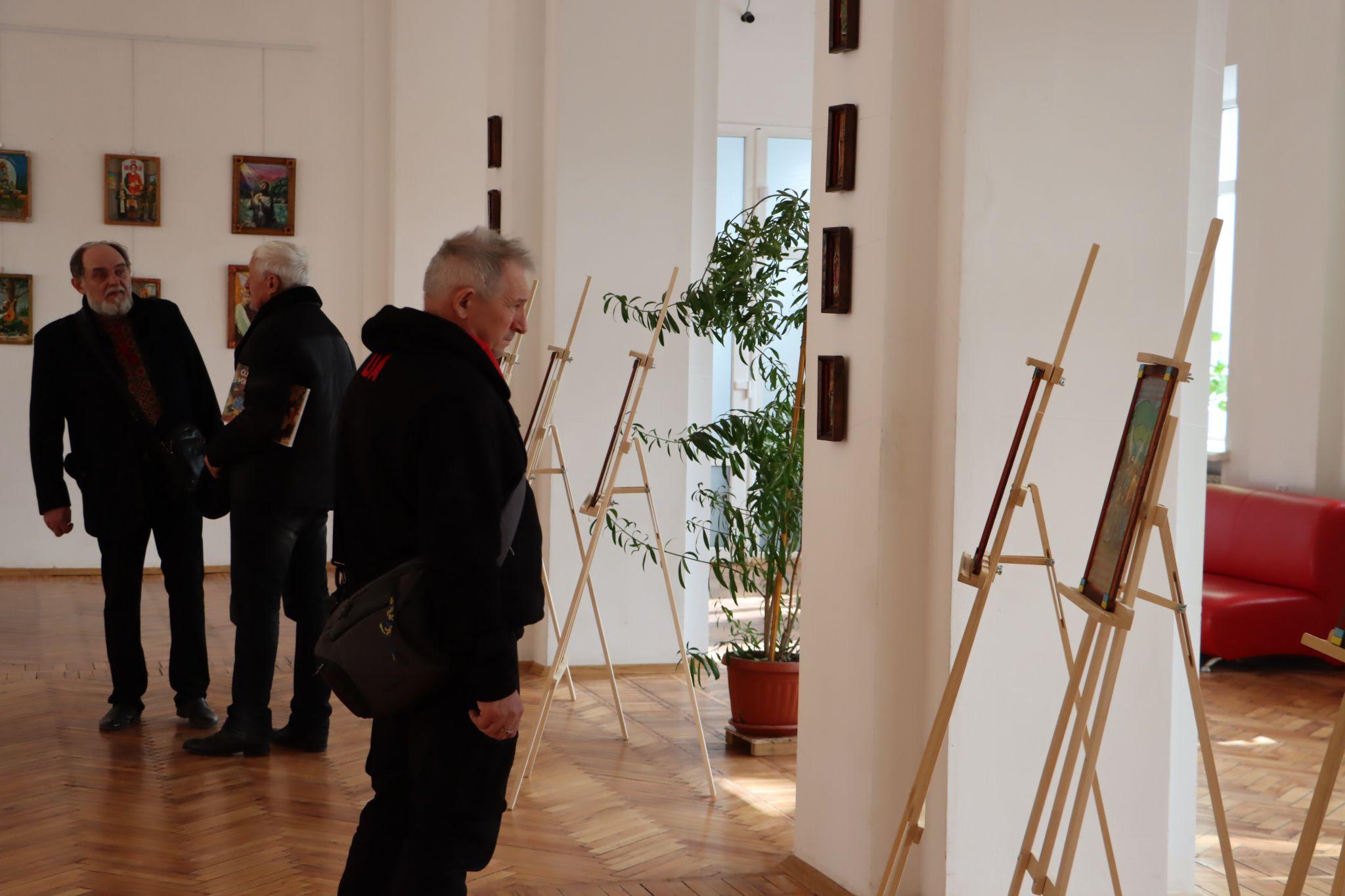 Новини Тернополя - фото з «Українські ангели»: у Тернополі військовий капелан з Луцька показав унікальні ікони