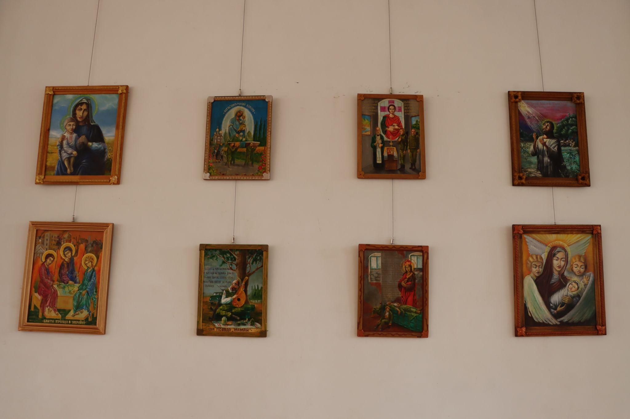 Новини Тернополя - фото з «Українські ангели»: у Тернополі військовий капелан з Луцька показав унікальні ікони