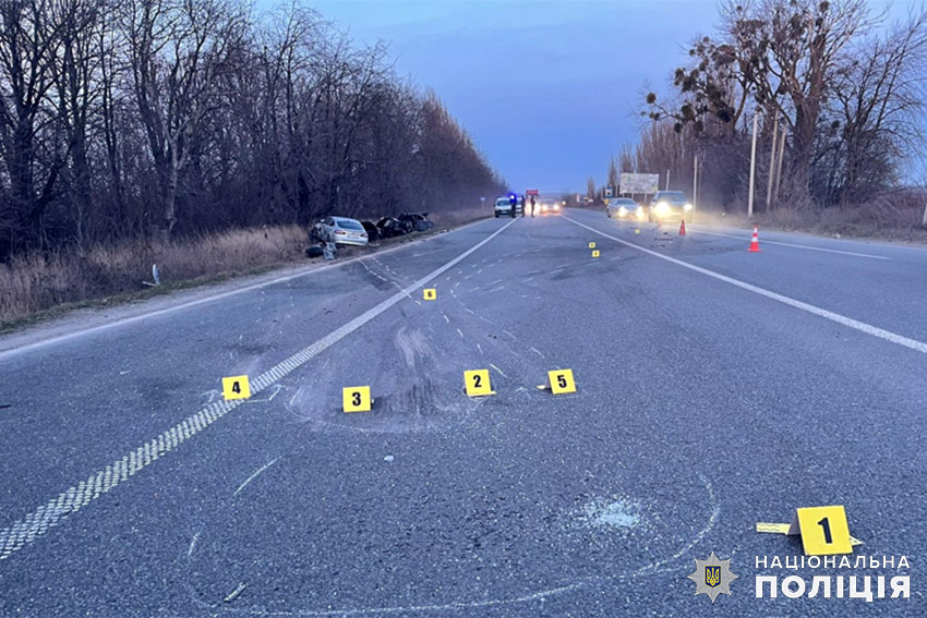 Новини Хмельницького - фото з Автотроща в Кам’янець-Подільському районі: водій загинув на місці Возможно, это изображение автомобиль, дорога и текст